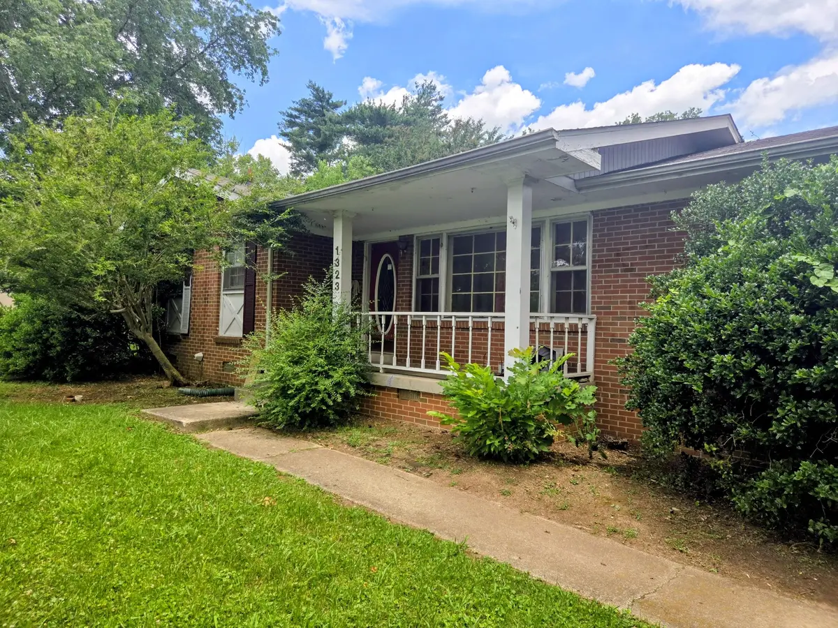 1323 Lakeshore Dr, Murfreesboro, TN 37130 - #1