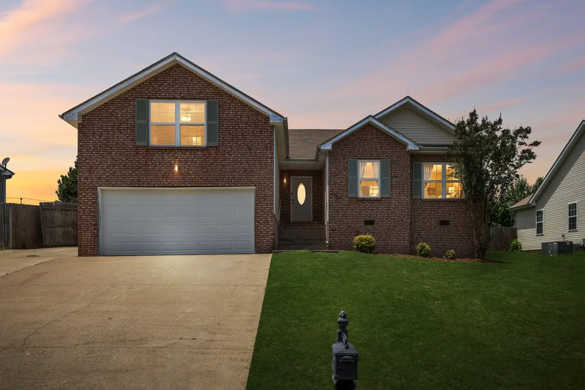 3177 Brook Hill Dr, Clarksville, TN 37042 - #1