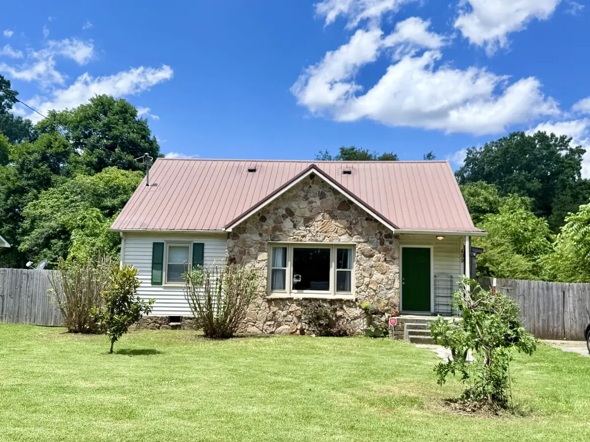 409 Cumberland St W, Cowan, TN 37318 - #1
