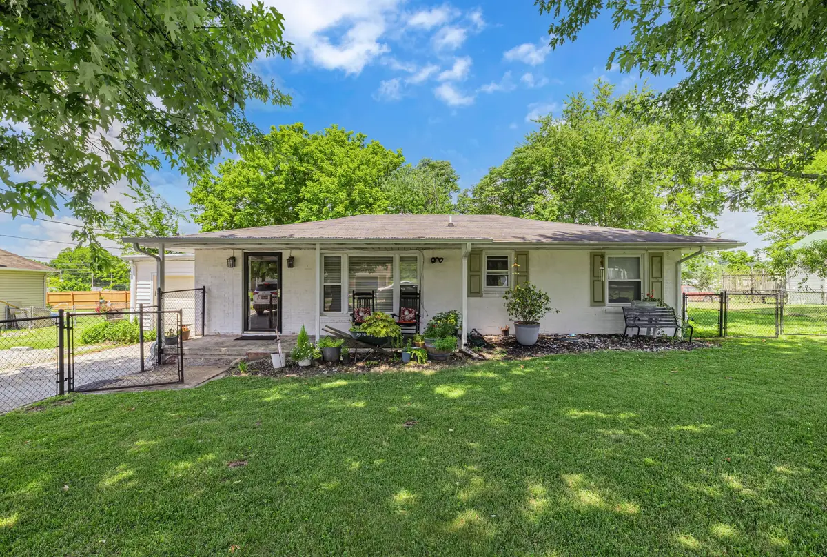 222 S Oakwood Ave, Clinton, TN 37716 - #1