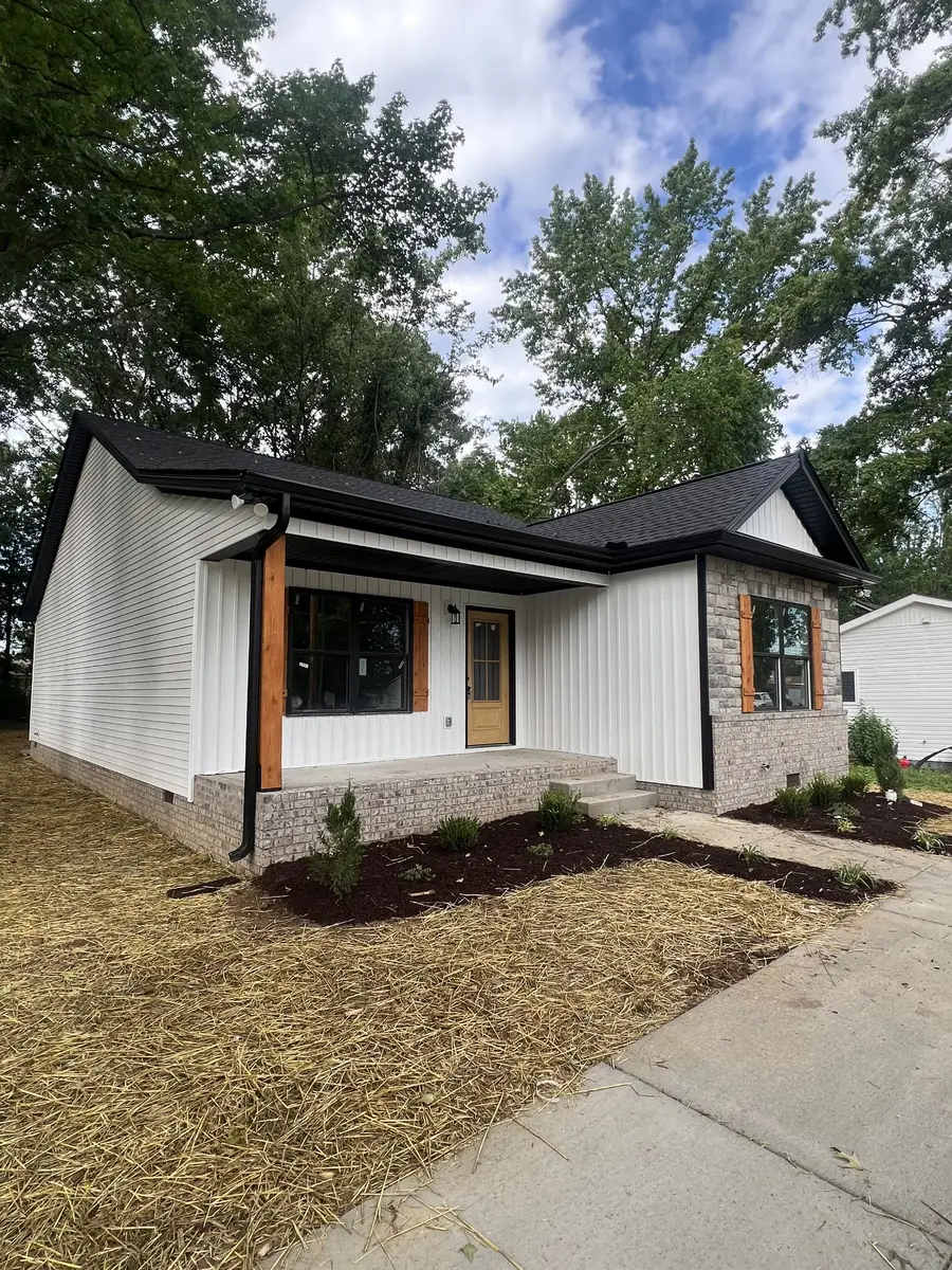 208 Strawberry St, Portland, TN 37148 - #2