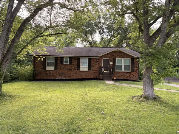 210 Maplewood Dr, Clarksville, TN 37042