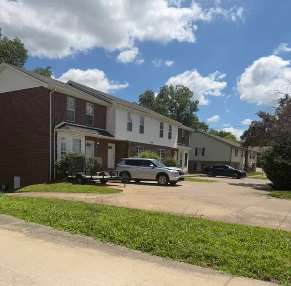 1244 Parkway Pl, Clarksville, TN 37042