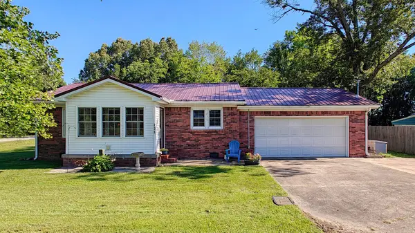 236 W Chestnut St, Puryear, TN 38251
