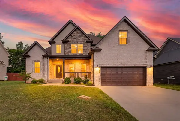 404 Glenstone Springs Dr, Clarksville, TN 37043