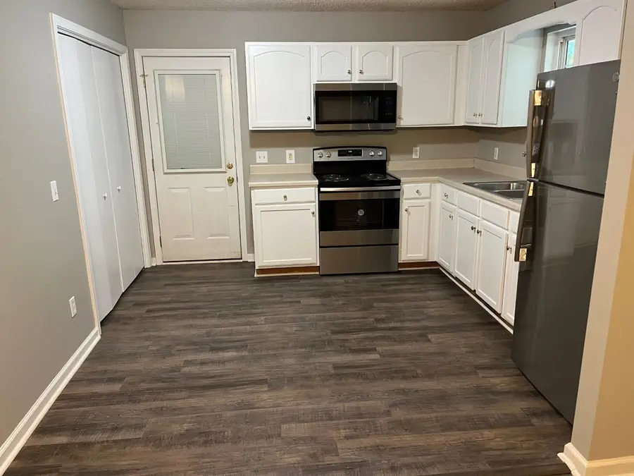 890 Locust Dr, Clarksville, TN 37040 - #2