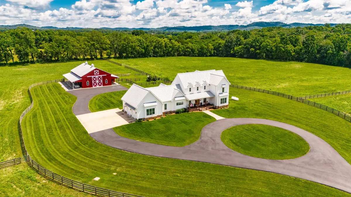 1151 Rogana Rd, Bethpage, TN 37022 - #1