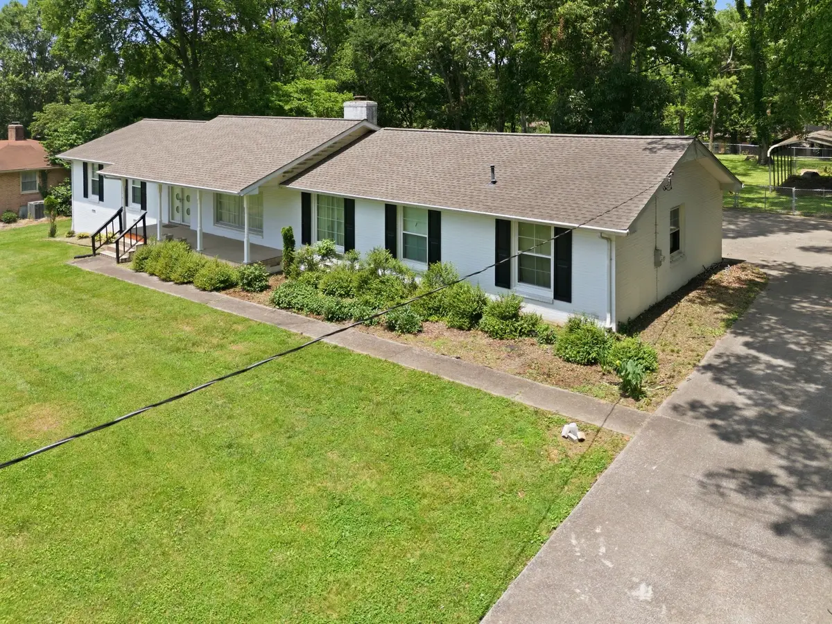 208 Lake Terrace Dr, Hendersonville, TN 37075 - #1