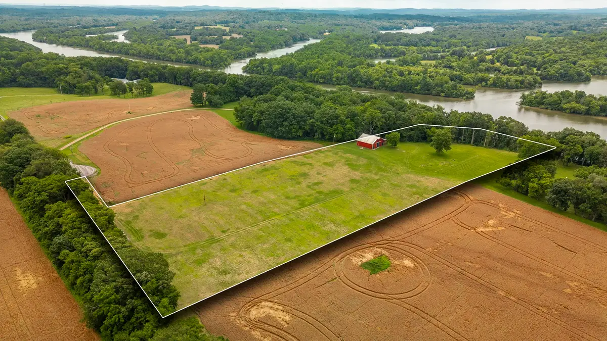 1113 E Robertson Rd, Castalian Springs, TN 37031 - #1