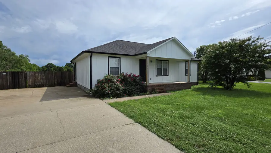 2312 Forrest Fields Dr, Chapel Hill, TN 37034 - #2