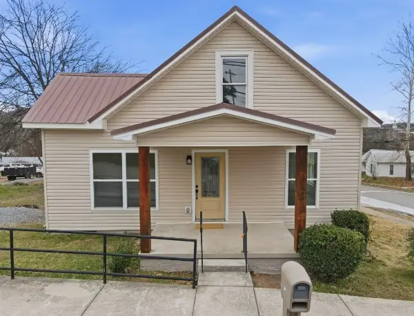 301 Bellview Ave N, Fayetteville, TN 37334 - #1