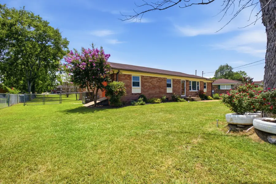 424 Sam Houston Dr, Lebanon, TN 37087 - #2