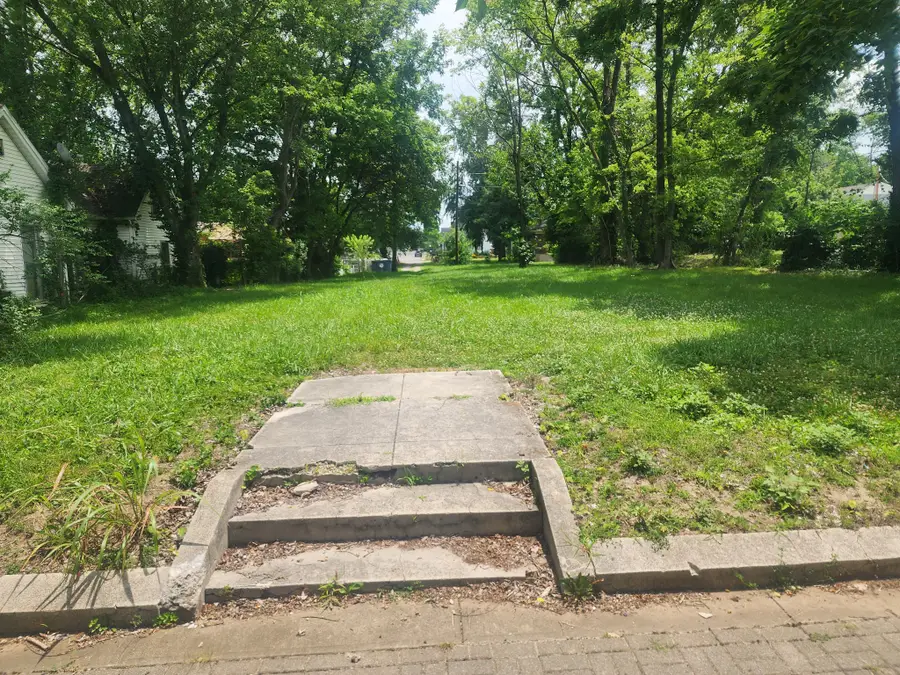 1704 S Campbell St, Hopkinsville, KY 42240 - #3
