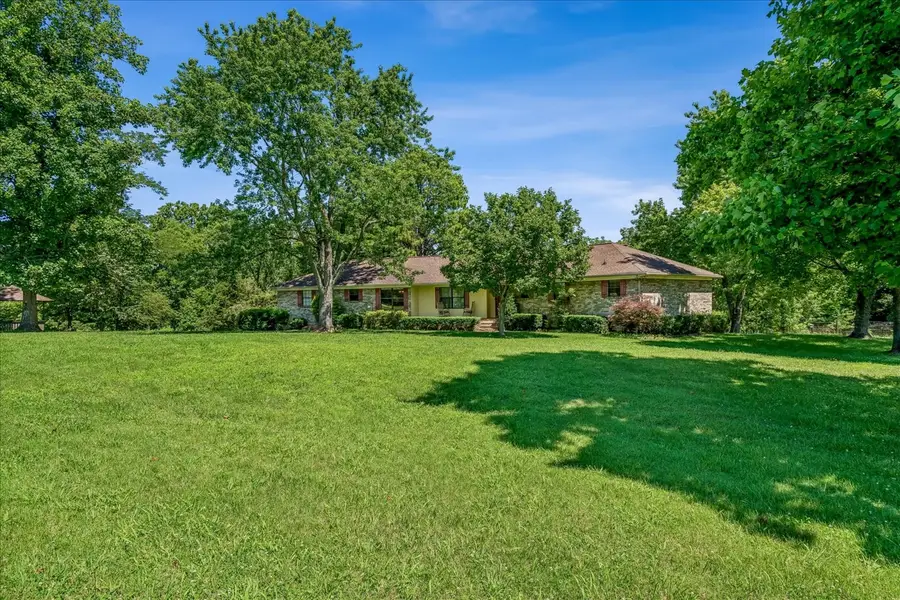 305 Tanglewood Dr, Mount Juliet, TN 37122 - #3