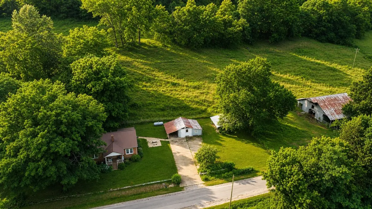 2039 Blackburn Hollow Rd, Cornersville, TN 37047 - #1