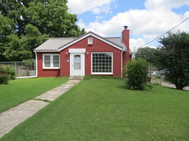 329 S Ingram St, Pulaski, TN 38478 - #1