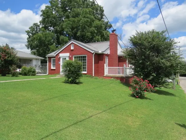 329 S Ingram St, Pulaski, TN 38478 - #3