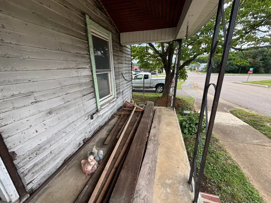 304 E Cottage Ave, Elizabethton, TN 37643 - #2