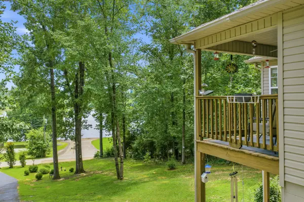 300 Featherfoot Parkway Loop, Parsons, TN 38363