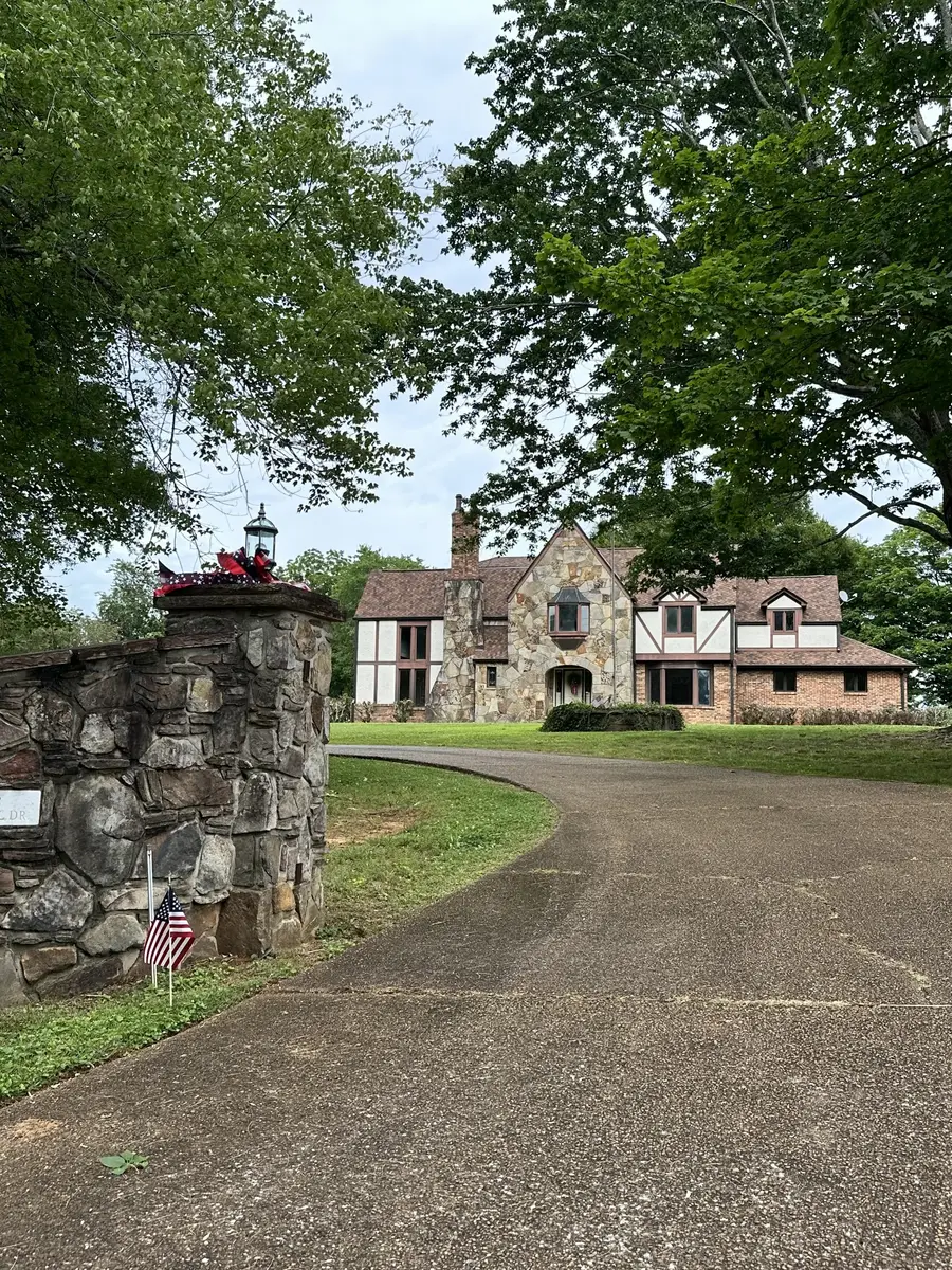 202 Oak Hill Dr, McMinnville, TN 37110 - #2