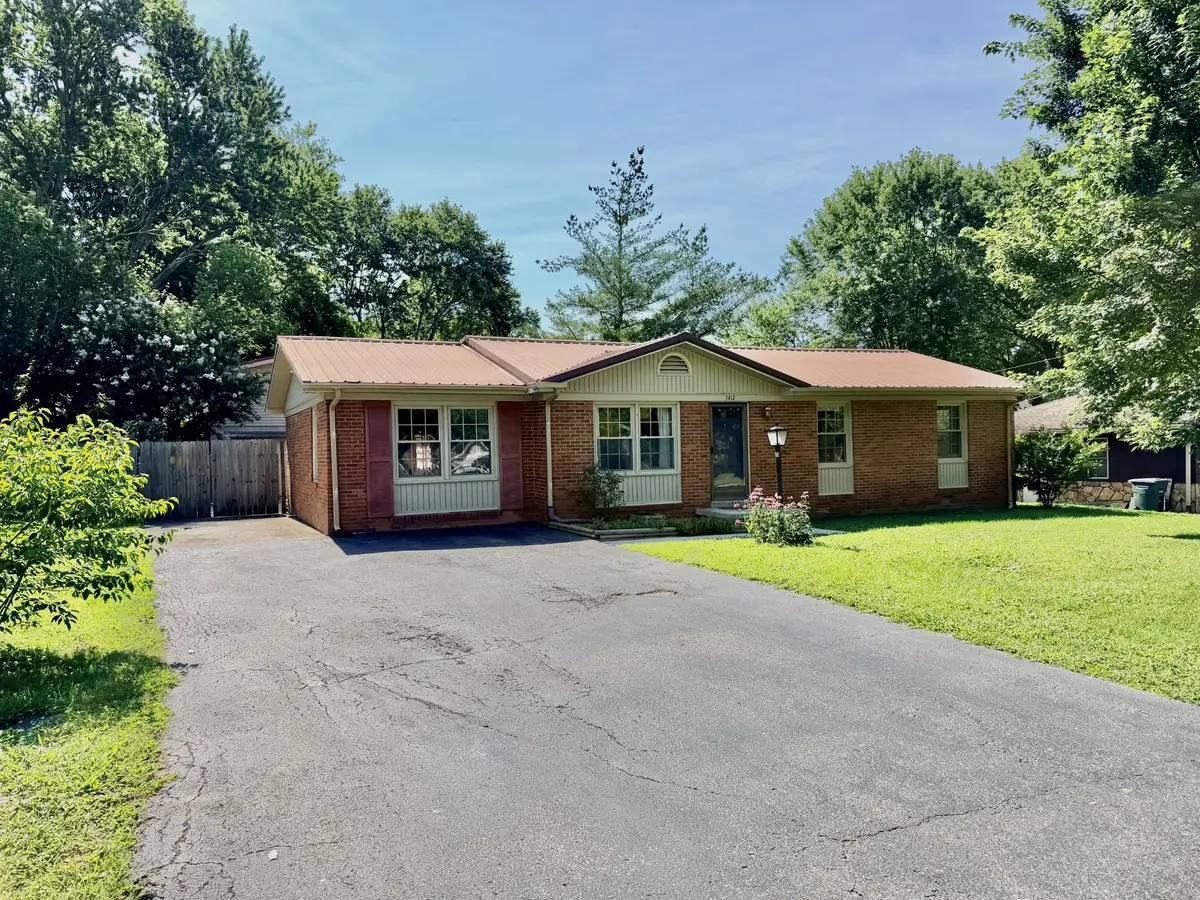 3412 Greenwood Dr, Hopkinsville, KY 42240 - #1