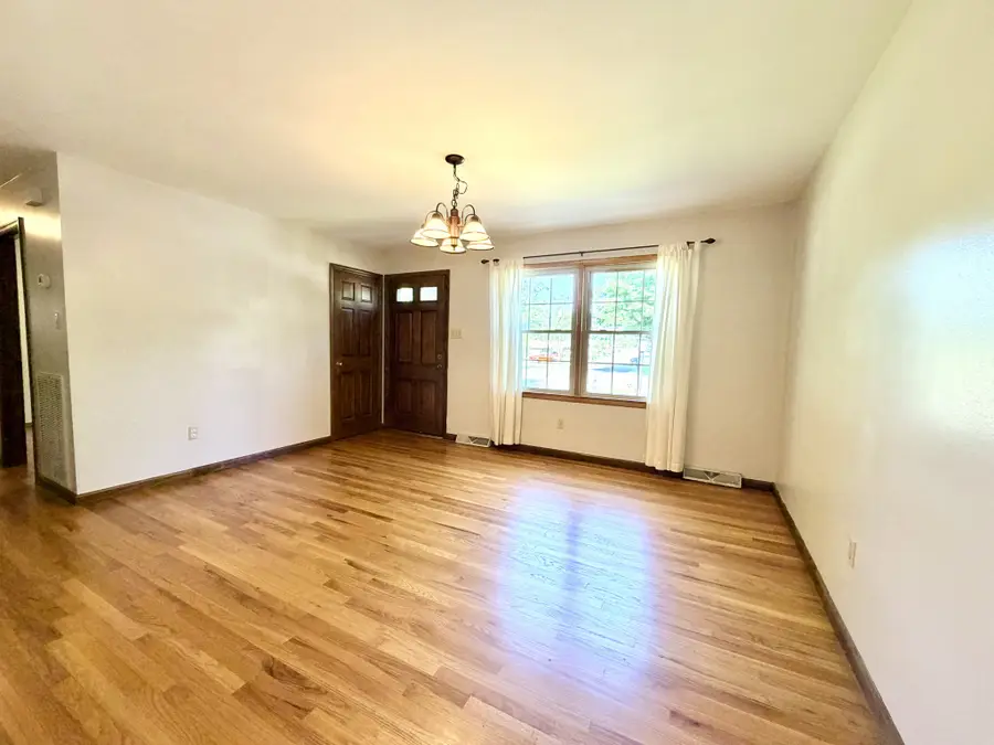 3412 Greenwood Dr, Hopkinsville, KY 42240 - #2