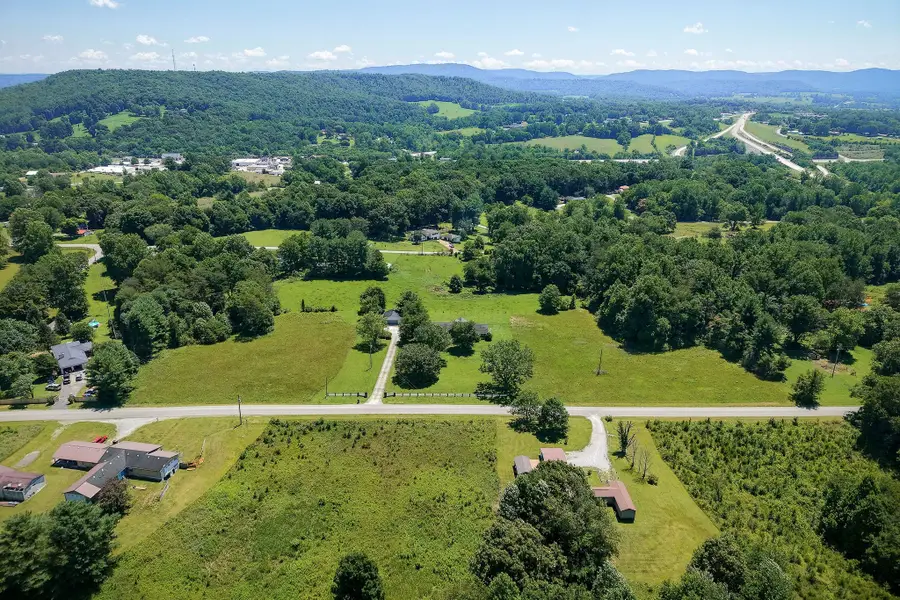 657 Tennessee Dr, Livingston, TN 38570 - #3
