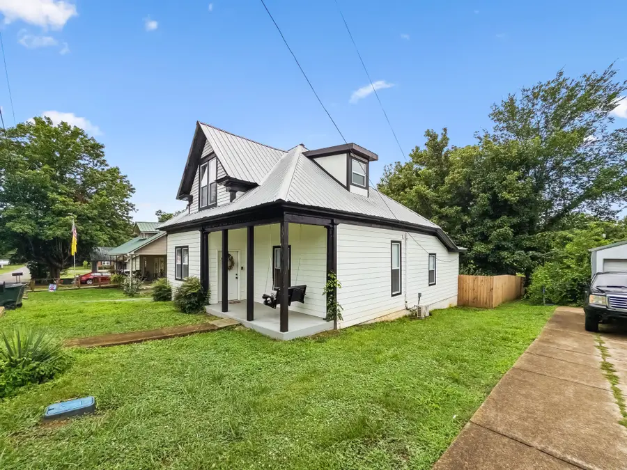 118 Nall Ave, Centerville, TN 37033 - #3