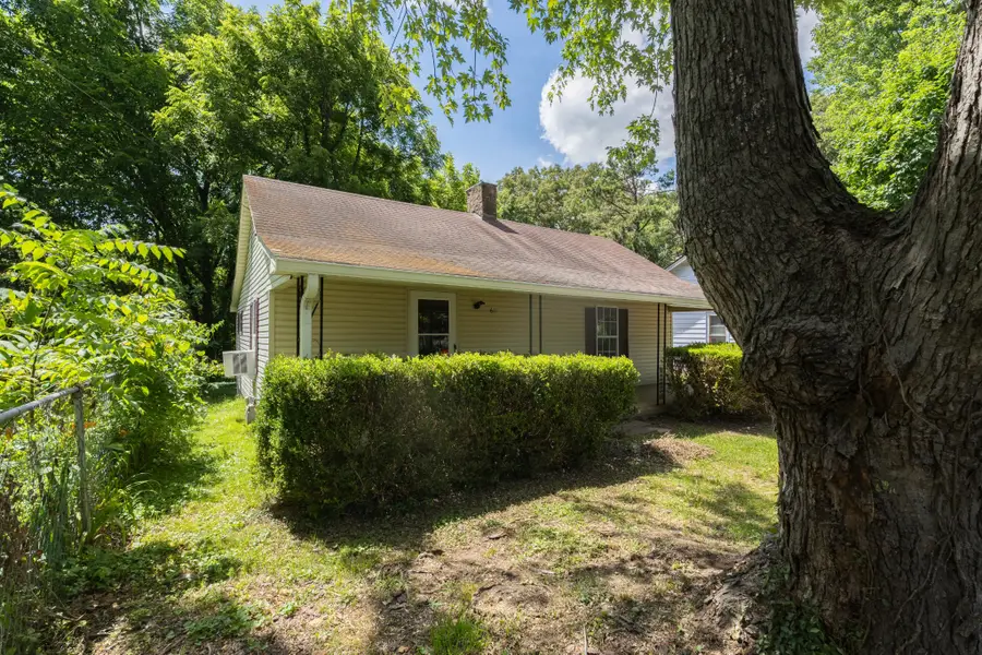 611 Smith St, Springfield, TN 37172 - #2