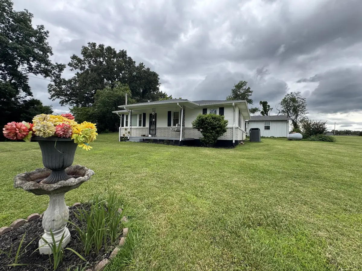 205 Williams Rd, Westmoreland, TN 37186 - #1