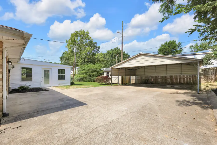 852 Glendale Dr, Clarksville, TN 37043 - #3