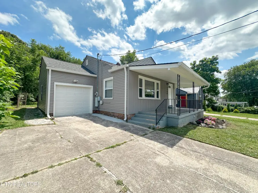3228 Ashland Ave, Knoxville, TN 37914 - #2