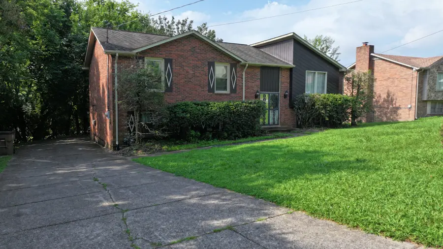 4301 Golden Hills Dr, Nashville, TN 37218 - #2