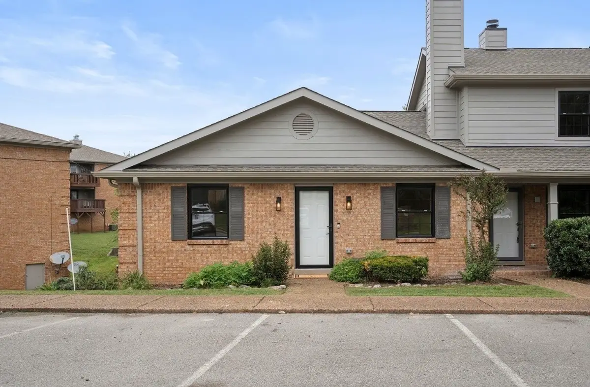 225 Ellington Pl, Madison, TN 37115 - #1