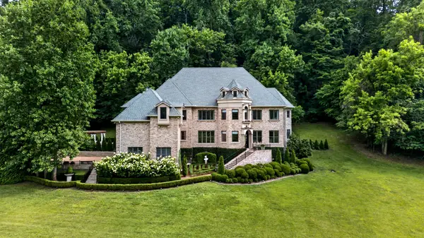 1060 Natchez Valley Ln, Franklin, TN 37064