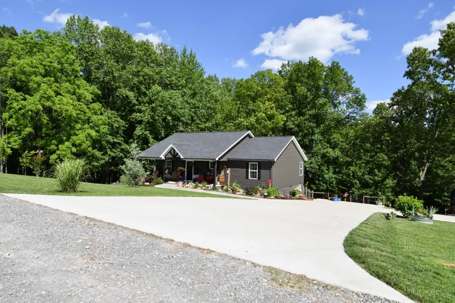 421 Marlin Ln, Westmoreland, TN 37186 - #3