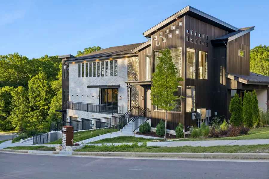 5824 Woodland Hills Dr, Nashville, TN 37211 - #2