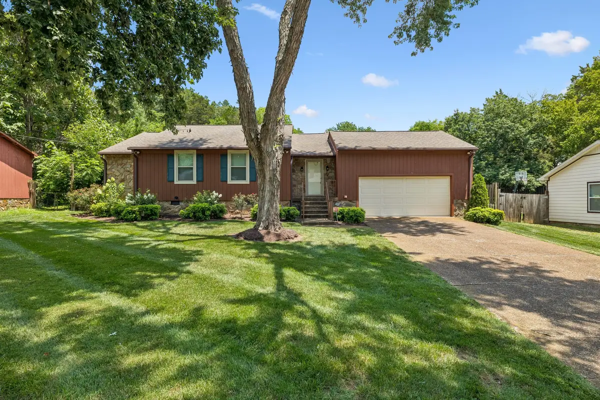 653 Mercer Dr, Hermitage, TN 37076 - #1