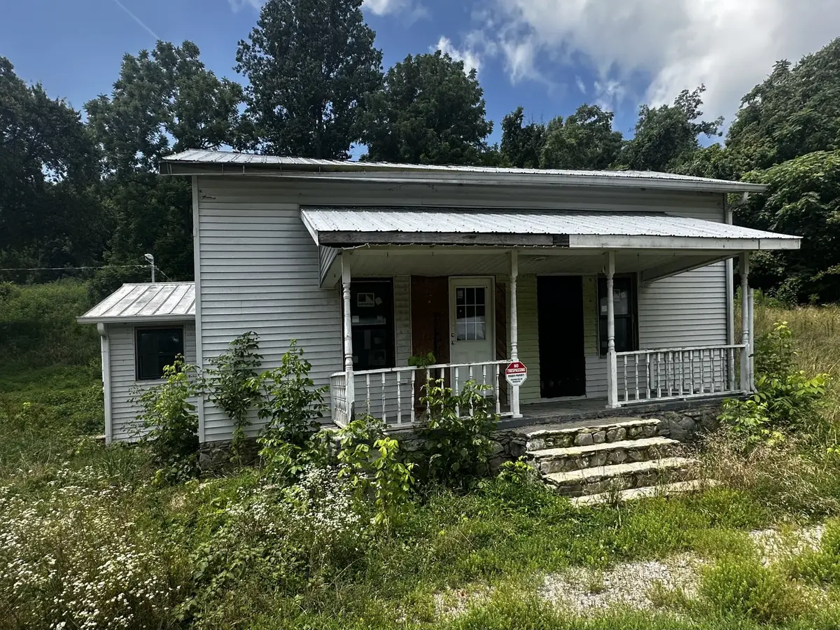 13135 Campbellsville Rd, Ethridge, TN 38456 - #1