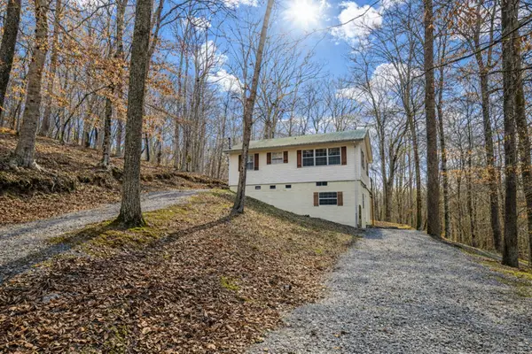 1377 Four Seasons Dr, Smithville, TN 37166