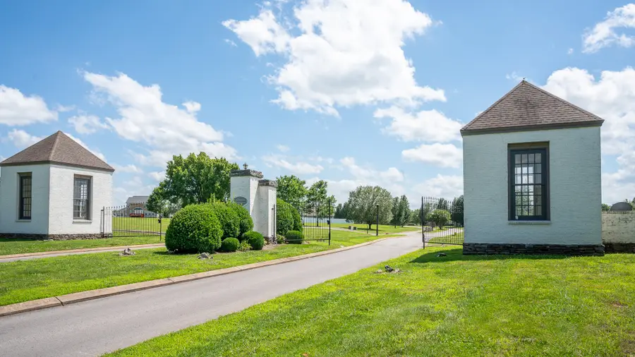 109 Ridgewood Drive, Shelbyville, TN 37160 - #2