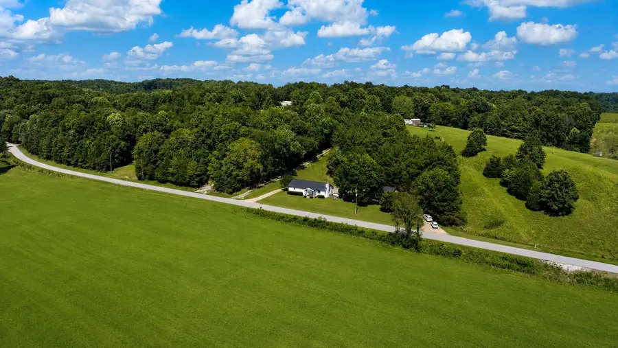 425 E Piney Rd, Dickson, TN 37055 - #3