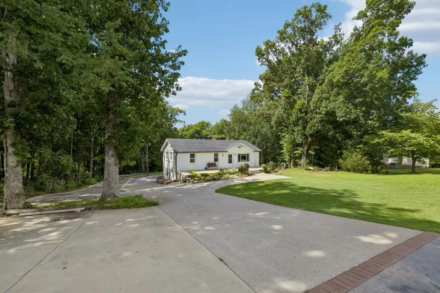 851 Belmont Rd, Clarksville, TN 37040 - #2