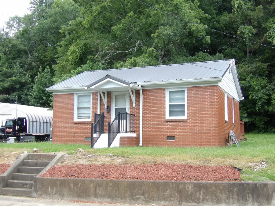 202 E Richland Ave, Waverly, TN 37185 - #3