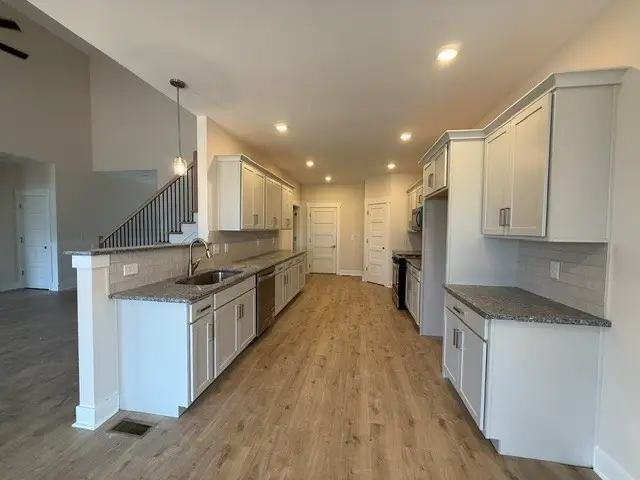 463 Spiderwort Dr, Clarksville, TN 37043 - #3