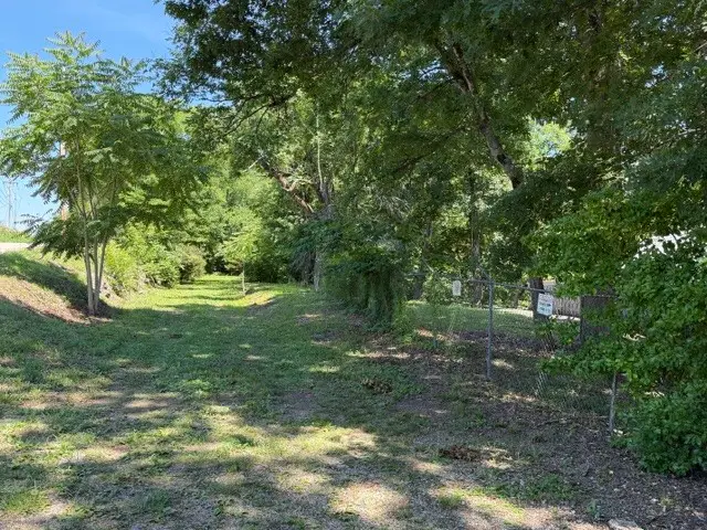 1101 W Jackson St, Shelbyville, TN 37160 - #3