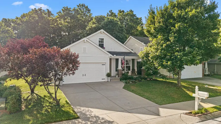 1038 Lexington Farms Dr, Spring Hill, TN 37174 - #2
