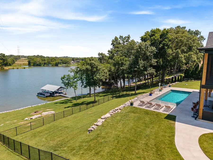 556 Bay Point Dr, Gallatin, TN 37066 - #2