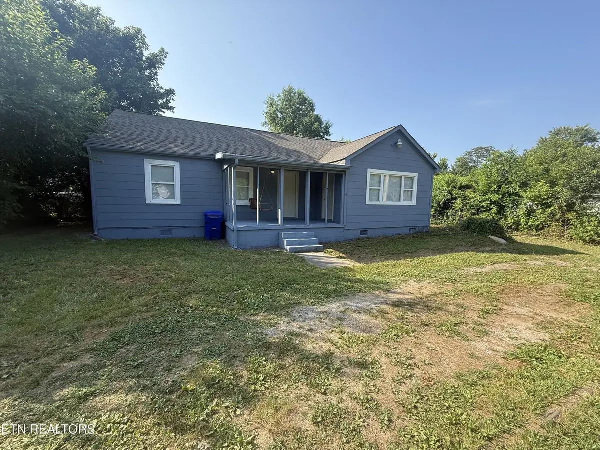 826 N Chamberlain Ave, Rockwood, TN 37854 - #1