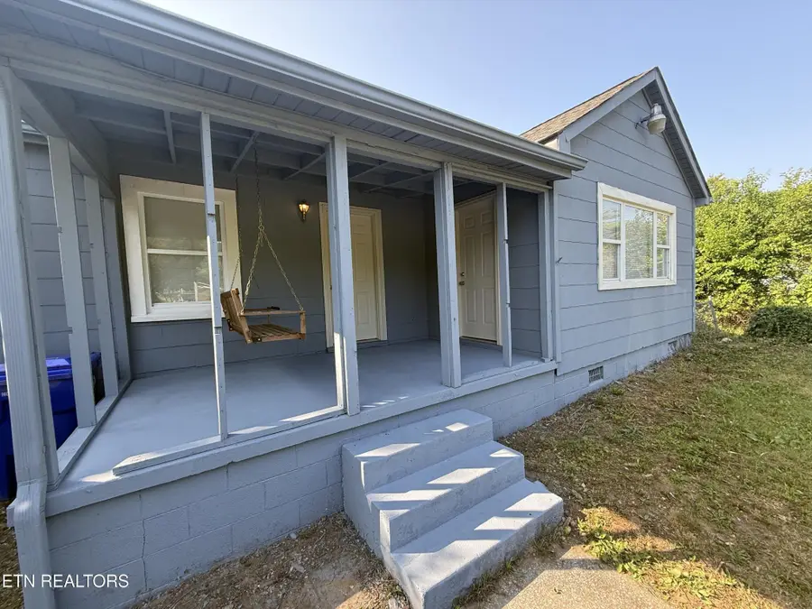 826 N Chamberlain Ave, Rockwood, TN 37854 - #2
